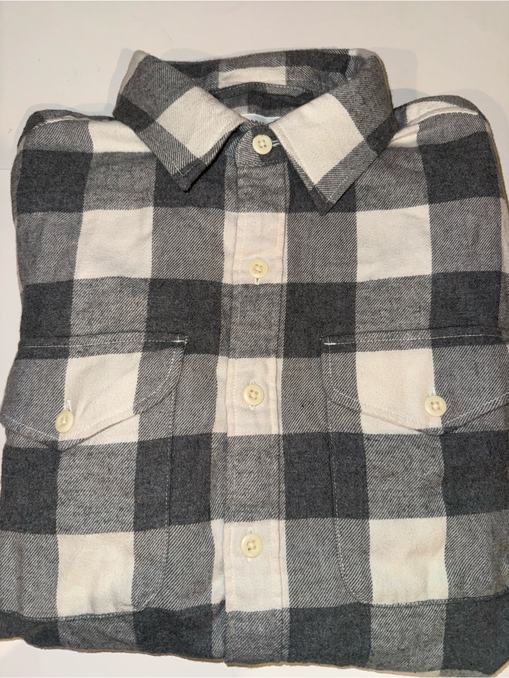 American Eagle Outfitters Grey & White Plaid Flannel Button-Down Shirt Medium